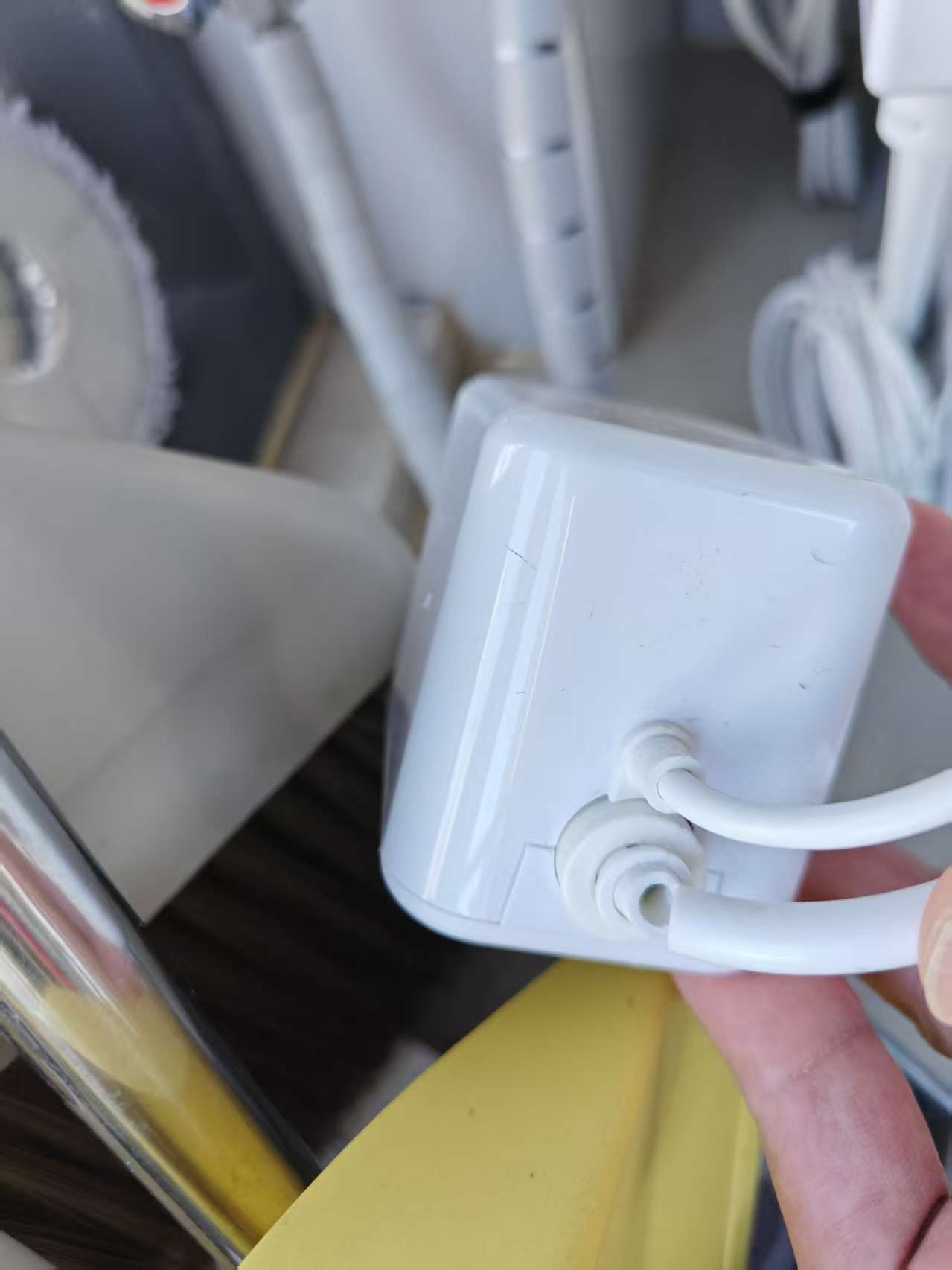 维修扫地机器人入水管